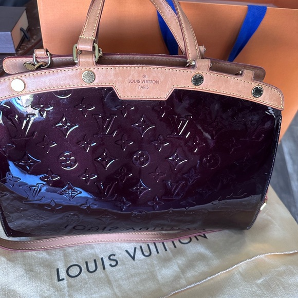 Louis Vuitton patent leather brea MM shouler bag dust bag, box and bag included - Picture 2 of 6